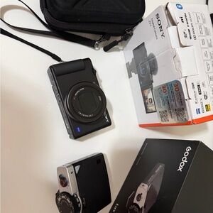 Sony Cybershoot ZV1 + Adds On